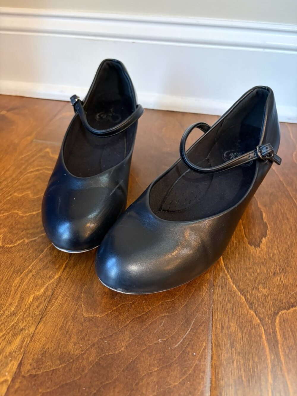 Capezio Junior Footlight Character Shoes